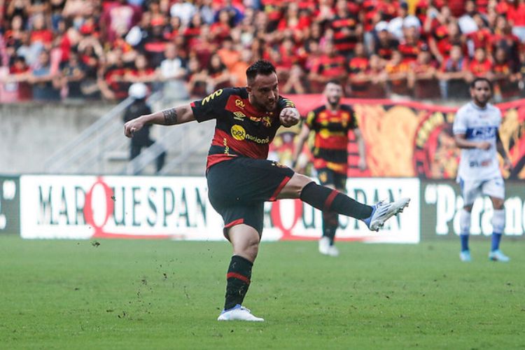 Giovanni não era titular desde o jogo contra o Londrina, pela 17ª rodada da Série B