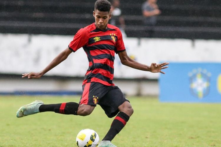 "Quando cheguei, o atleta já estava em São Paulo", disse o coordenador da base do Sport
