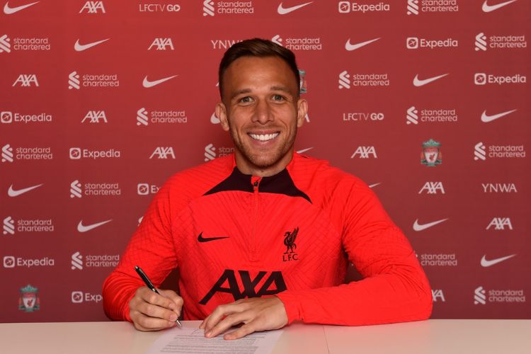 Contrato do novo jogador dos Reds vai até o fim da temporada inglesa 