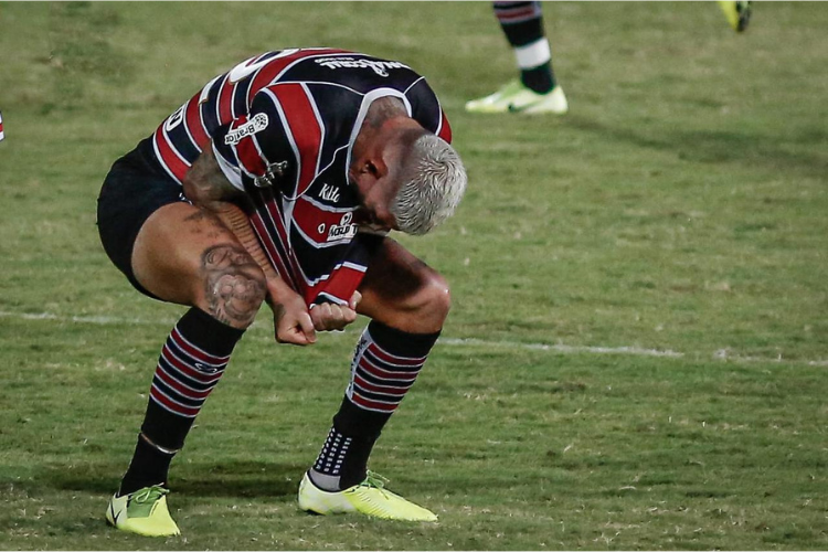 Breno Calixto é um dos vários que acionou o Santa na justiça