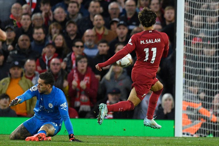 Com assistência de Alisson, Salah marcou o único gol da partida