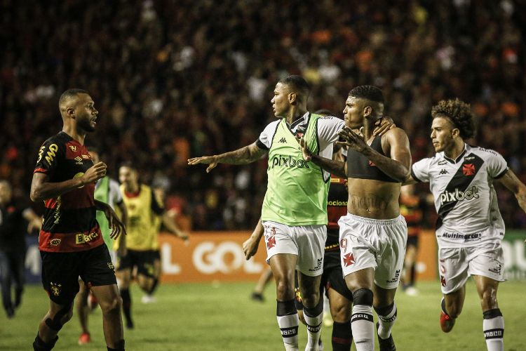 "Não têm o menor preparo para vestir a camisa de um time da grandeza do Vasco", disparou o vice do Sport