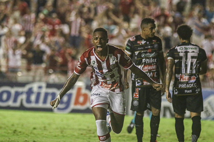 O atacante PH marcou seu único gol na estreia pelo Náutico
