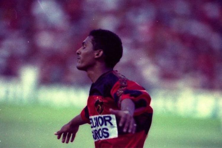 Atacante Leonardo foi o grande responsável pelo 6 a 0 sobre o Atlético-MG