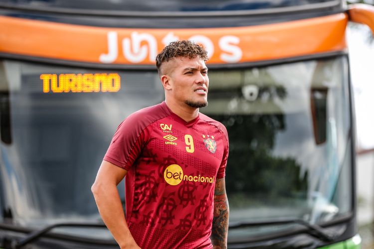 O contrato do atacante com Sport e Colo-Colo se encerra em breve