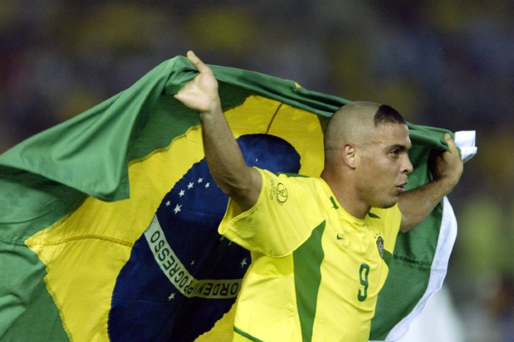 Em 2002, o Brasil conquistou o inédito título de pentacampeão do Mundo