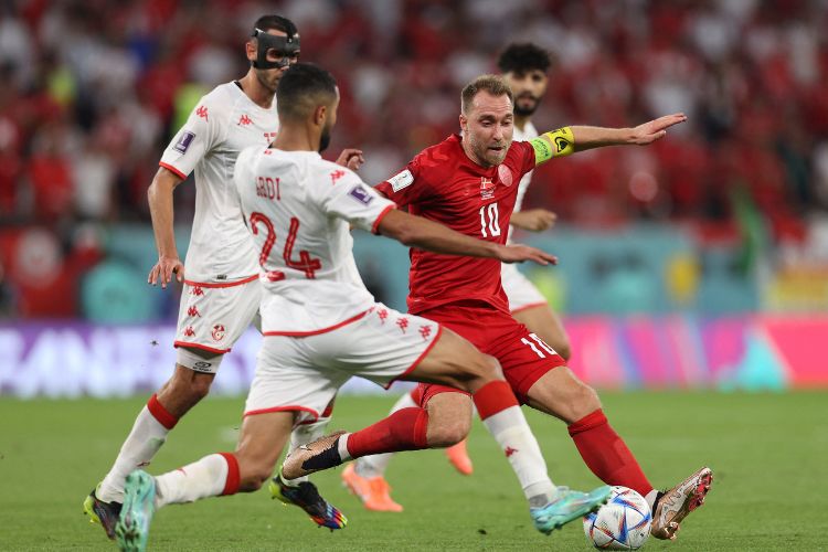 Tunísia surpreende e faz grande jogo diante da Dinamarca de Eriksen