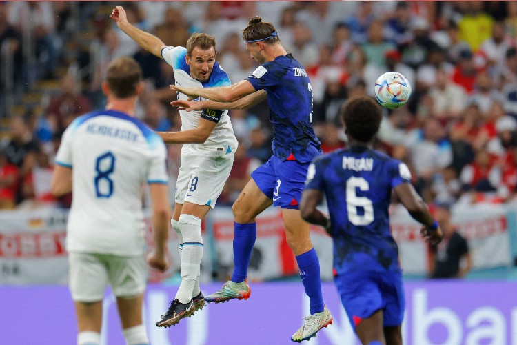 Kane brigou muito, mas não conseguiu superar a marcação