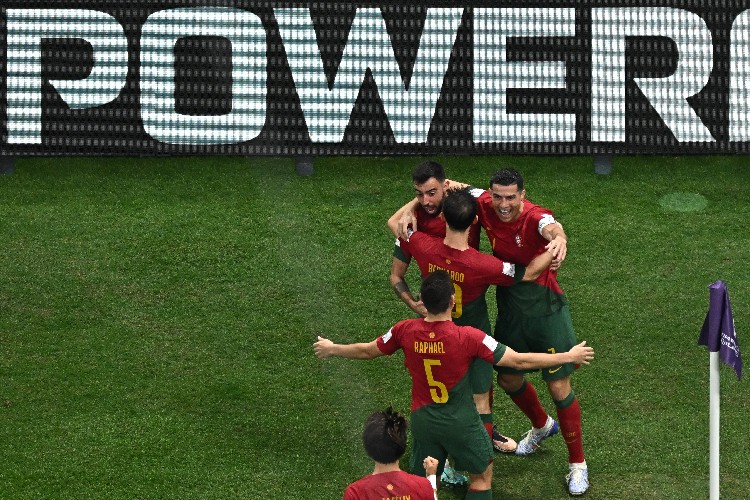 Bruno Fernandes marcou os dois gols de Portugal