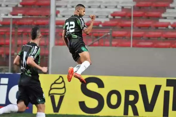 Atacante comemora gol marcado diante do ABC-RN