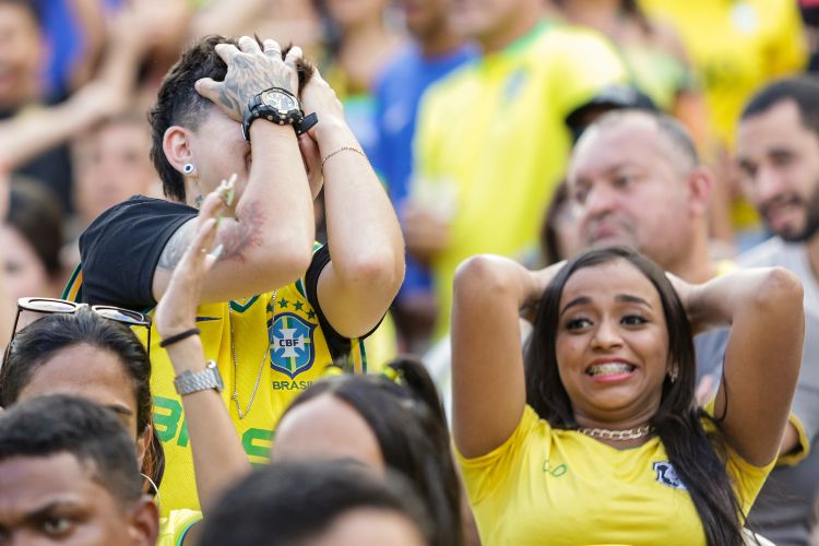Torcedores lamentaram os gols que a Canarinho perdeu 