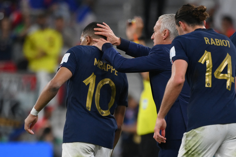 Inglaterra e França brigam por vaga na semifinal da Copa