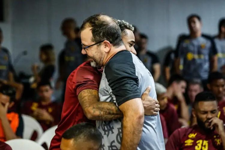 Técnico Enderson Moreira foi apresentado aos jogadores do Sport