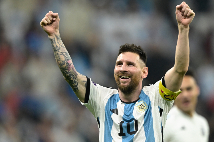 O craque tenta levar os agentinos ao Tricampeonato da Copa do Mundo