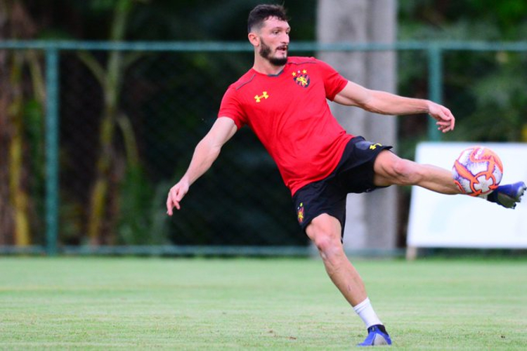 Jogador defendeu o Sport por mais de 200 jogos