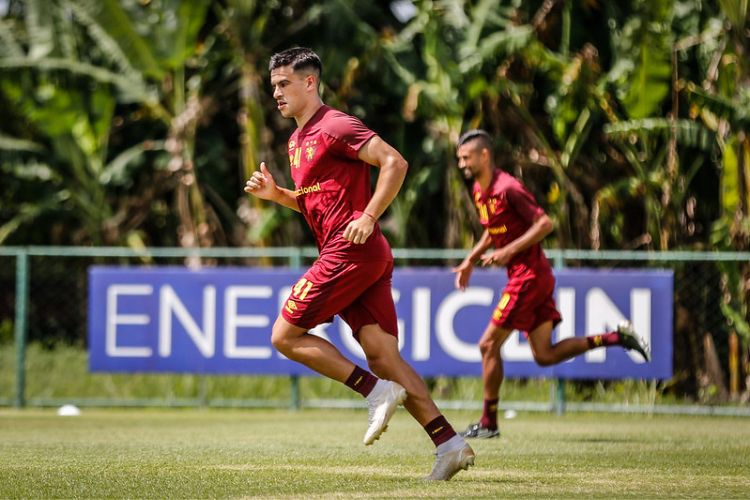 "Vamos formando um grupo muito bom, um uma equipe muito boa", elogiou o atacante