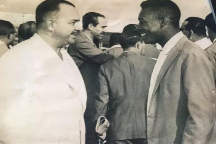 Adamir Menezes, diretor do Sport, ao lado de Pelé