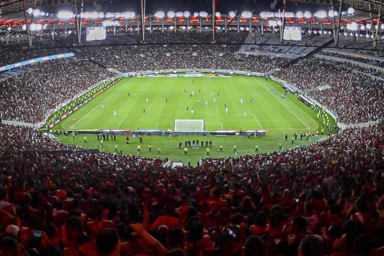 Torcedores do Flamengo mudaram a letra da música após pedido de Zico