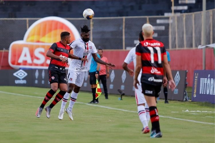 O Santa Cruz não enfrenta o Vitória desde o 2 a 0 sofrido no Barradão, em 2021