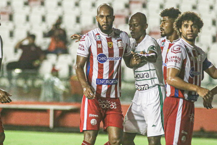 Denílson durante a vitória sobre o Belo Jardim pela 4ª rodada do Estadual