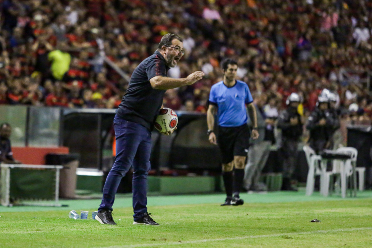 Enderson Moreira durante vitória do Sport sobre Retrô por 1 a 0