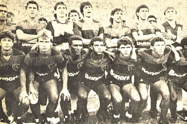 Marco Antônio, o quarto da esquerda para a direita, acima, foi o grande destaque da final