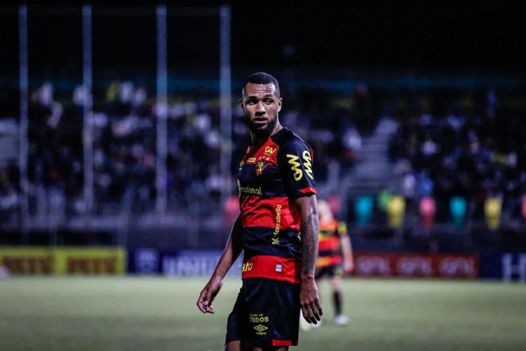 Gustavo Coutinho, quando ainda defendia a camisa do Sport