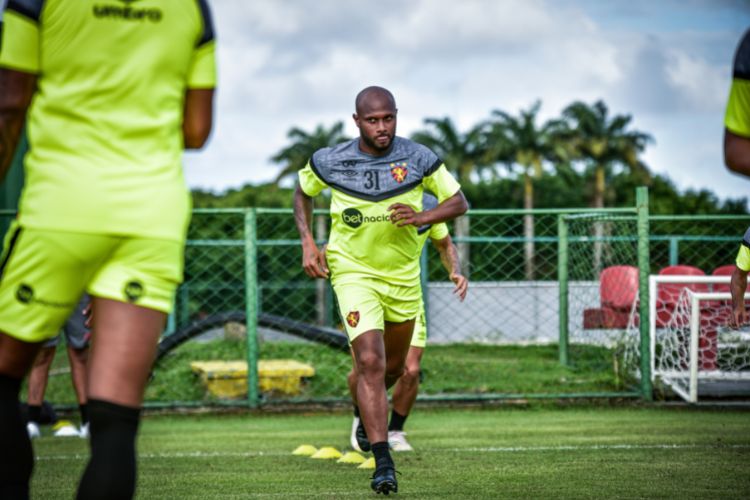 Ronaldo Henrique deve substituir Pedro, atingindo marca expressiva pelo clube