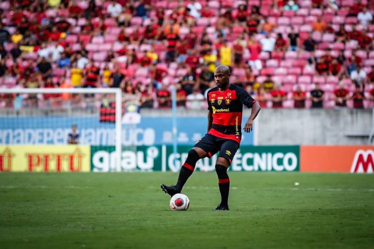 Ronaldo Henrique atuou pelo Sport na vitória sobre o Caruaru City por conta de suspensão de Pedro Martins