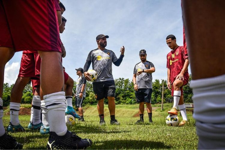 Técnico Sued Lima realiza os últimos ajustes no time antes de viagem para o torneio