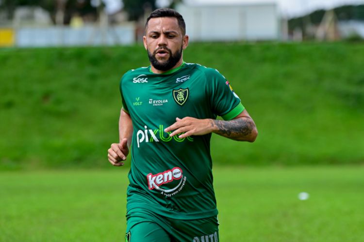 Felipe Azevedo, que hoje defende o América-MG, possui passagem marcante pelo Sport entre 2012 e 2015
