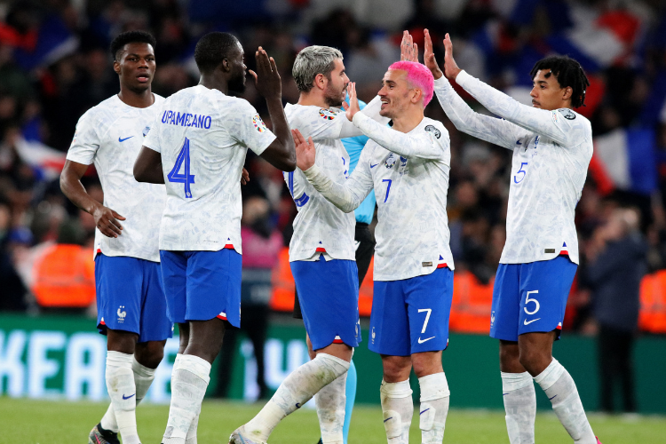 Franceses comemoram bom começo no caminho rumo à Eurocopa
