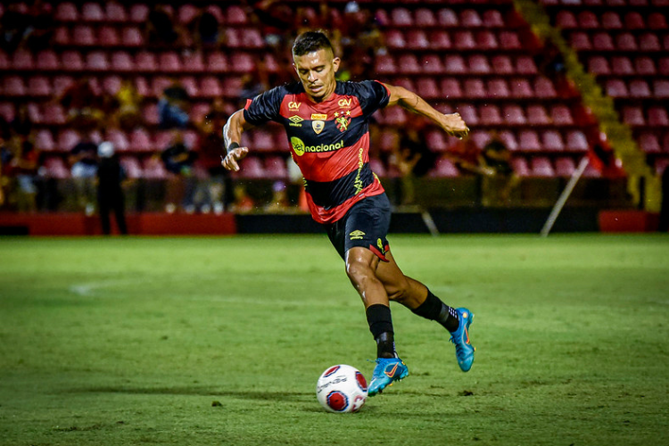 Lateral do Leão defendeu o Cuiabá na última edição do Brasileirão 