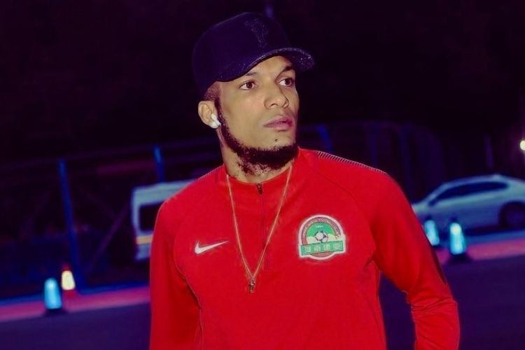 Atleta, atualmente, atua Henan FC, do futebol chinês
