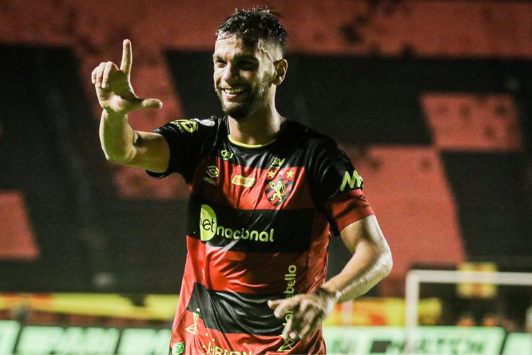Thyere marcou os dois gols do Leão na vitória sobre o Guarani, pela Sèrie B