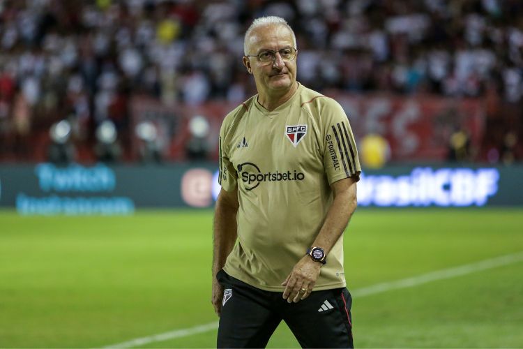 Dorival tem sete vitórias, quatro empates e nenhum revés pelo Tricolor