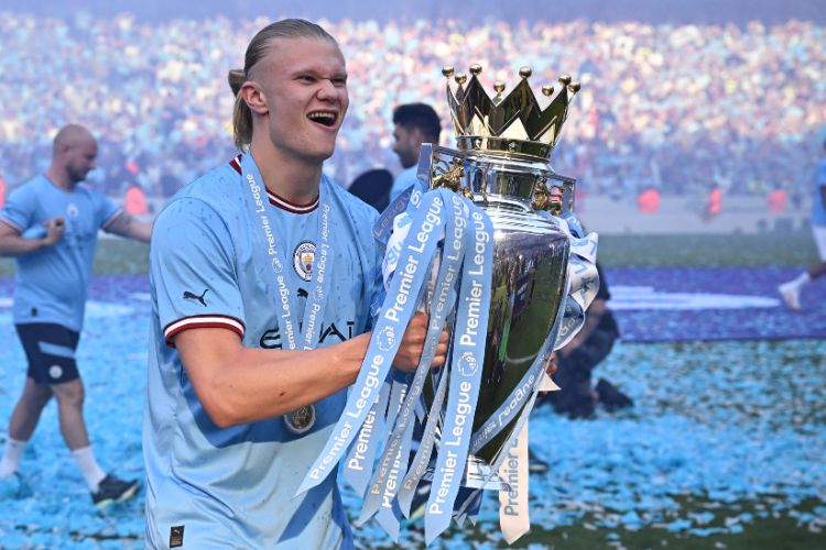 Haaland comemora o título de campeão da Premier League pelo City