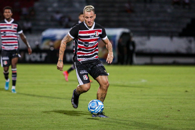 Emerson Galego tem dois gols marcados pelo Santa Cruz