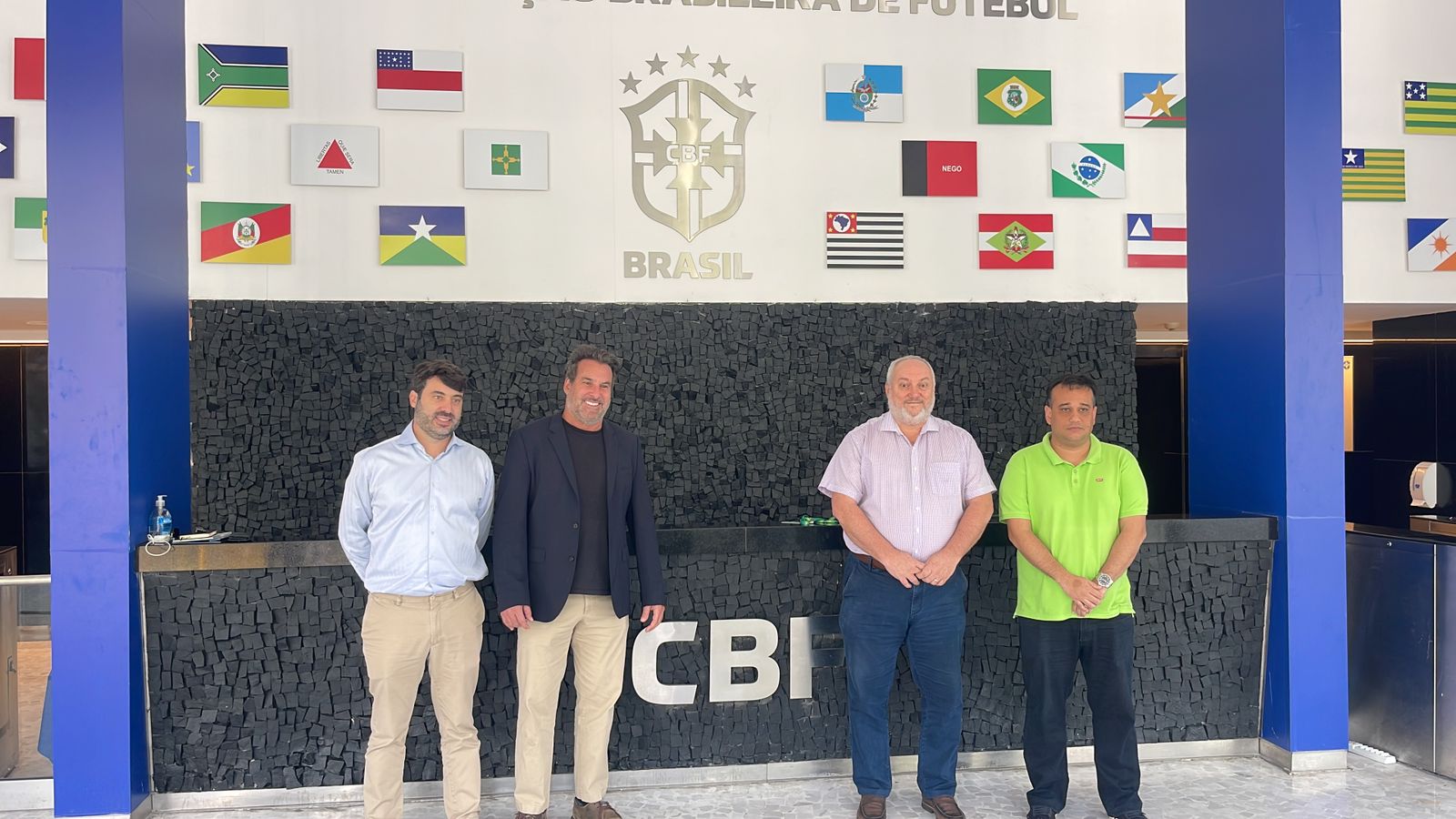 Presidente do Diario, Carlos Frederico Vital, ao lado dos diretores da CBF Julio Avellar, Rodrigo Paiva e Glauber Guerra/Cortesia