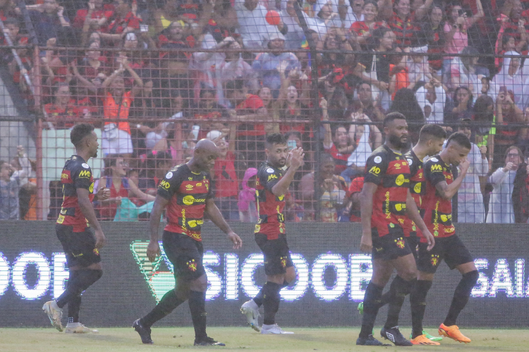 Jogadores do Leão durante vitória por 3 a 0 contra o Botafogo-SP