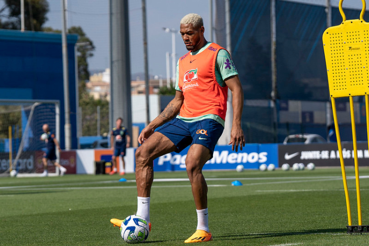 O destaque do Newcastle na temporada foi testado por Ramon Menezes nos últimos treinos como titular