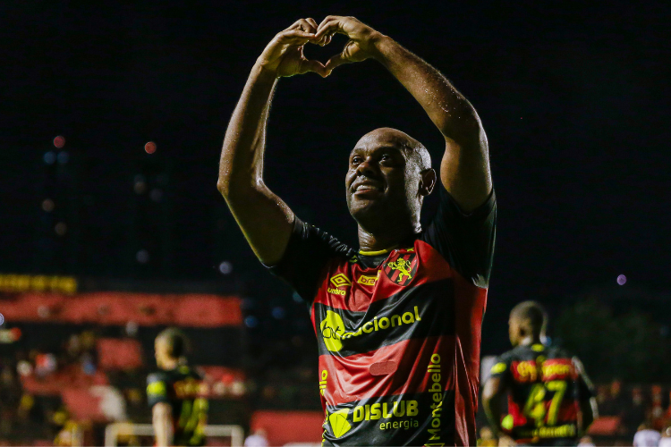 Vagner Love é o artilheiro do Leão no ano com 21 gols em 37 jogos