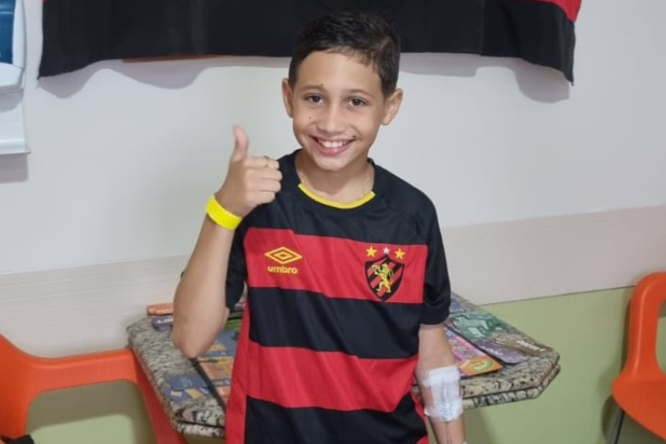 O Rubro-negro Julyo trava uma batalha contra um tumor craniano