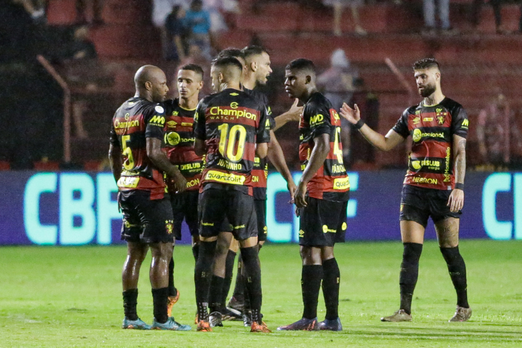 Treinador rubro-negro não contará com diversos titulares 