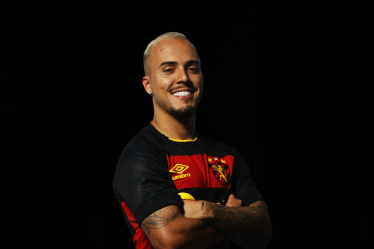 Jogador chegou para ser mais uma opção ofensiva no rubro-negro