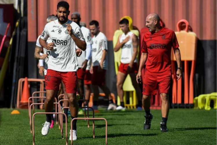 O preparador físico do Flamengo Pablo Fernández se diz arrependido e fala em pedir desculpas pessoalmente a todos os jogadores depois da folg
