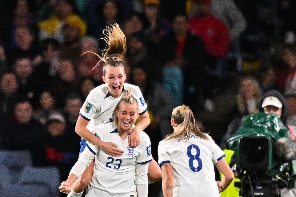 Atuais campeãs europeias vêm confirmando favoritismo e vão encarar Austrália nas semifinais 