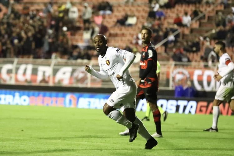 Vagner Love marcou contra o Ituano no primeiro turno