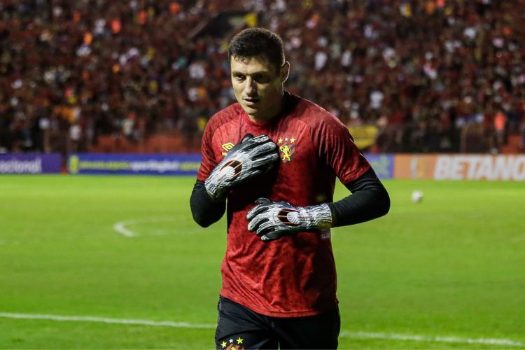 Experiente goleiro fará seu terceiro jogo com a camisa do Leão