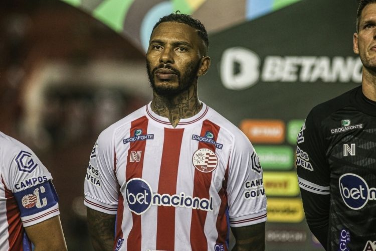 Paulo Miranda, que defendeu o Náutico no início do ano, foi um dos atletas suspensos pela entidade